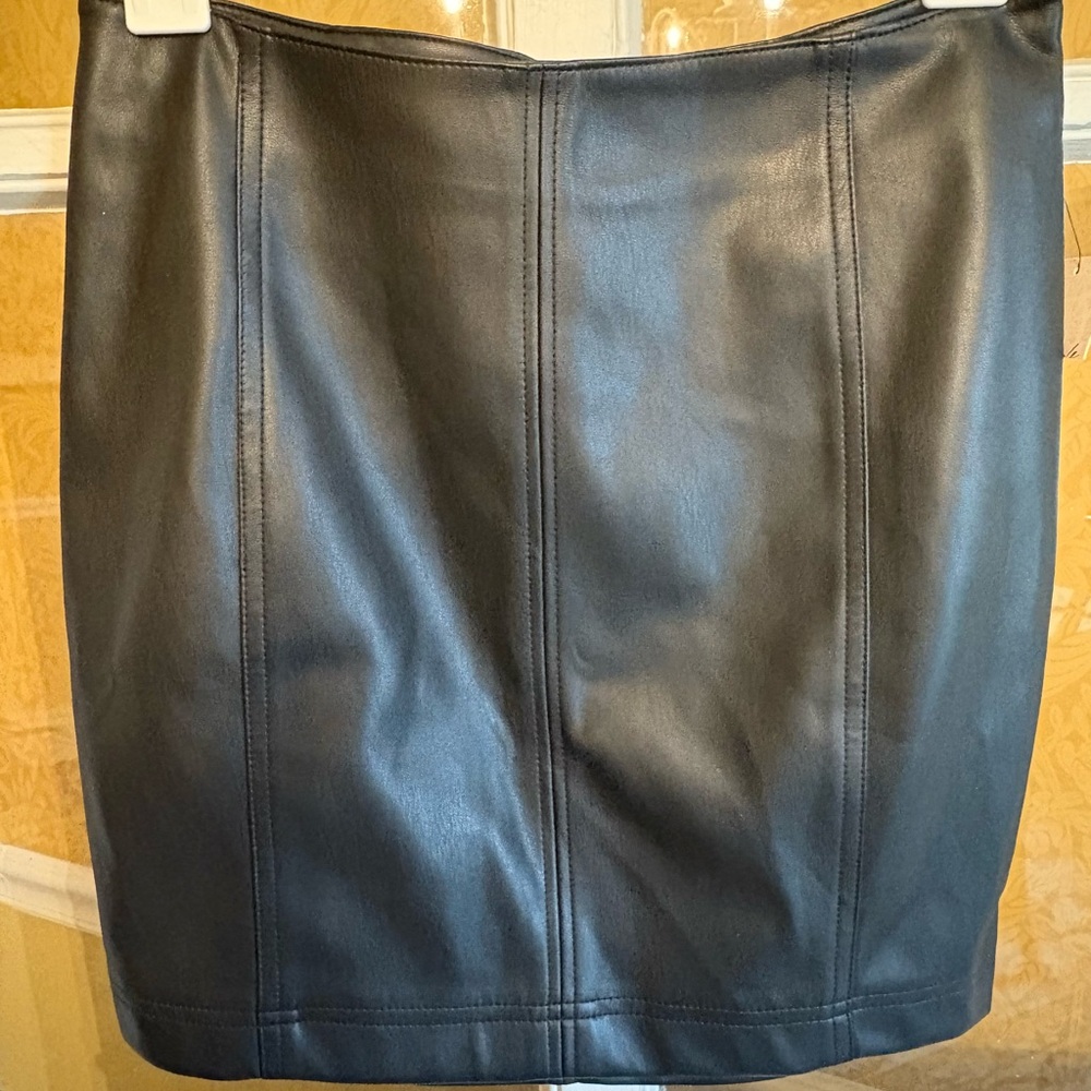 NEW Free People Vegan Black Back Zip Leather Mini Skirt Sz 4